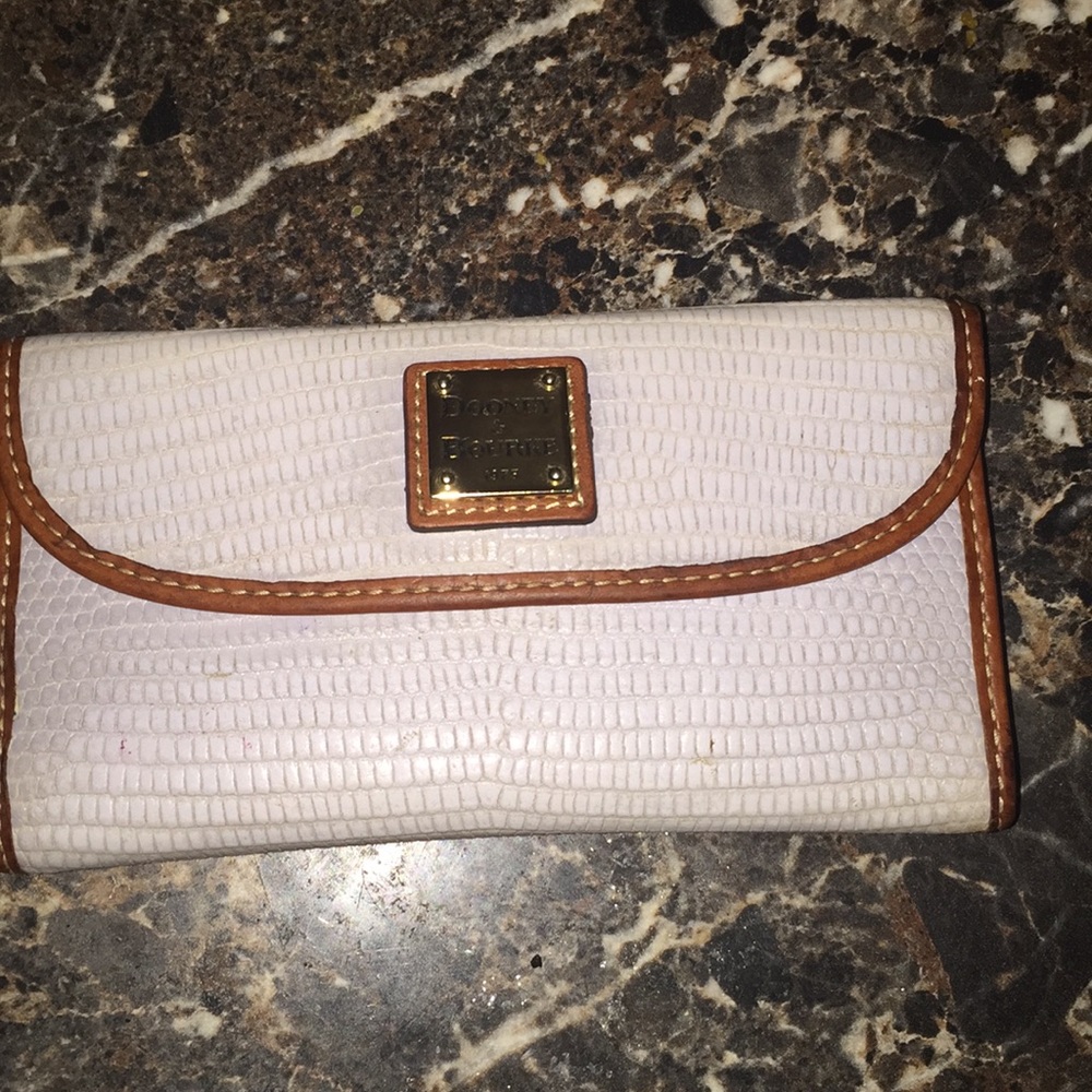 Embossed Lizard Continental Clutch
